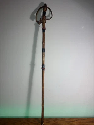 Bastón de pescar vintage de madera de bambú tallado a mano caña de pescar y correa de cuero Foto 1 de 4