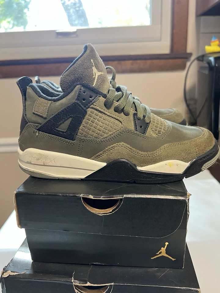 NIKE | Niños 2.5Y | Air Jordan 4 Retro SE Artesanal Medio Oliva Zapatos FB9929-200 Foto 1 de 3