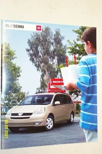 2005 TOYOTA SIENNA MODELS SHOWROOM SALES BROCHURE - Foto 1 di 2