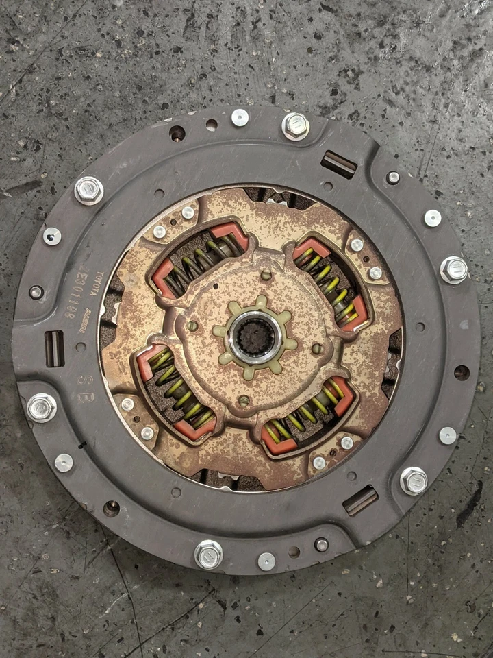 10-18 TOYOTA PRIUS LEXUS CT200H 1.8L FLYWHEEL INPUT DAMPER ASSY 31270-47040 - Image 1 of 1