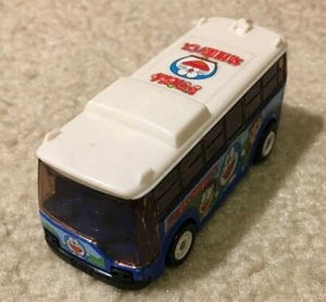 Doraemon Die-cast Kindergarten Bus Toy Motorized Tomy Tomica Vintage Collectible - Bild 1 von 12