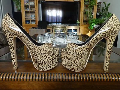 BOMBAS DE PLATAFORMA PEEPTOE FETICHE SKYHIGH BRIAN ATWOOD EN CHAROL LEOPARDO 40 Foto 1 de 4