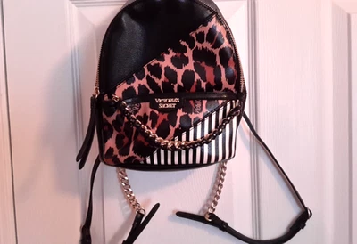 Mochila de ciudad pequeña con estampado de animales Victoria’s Secret Foto 1 de 4