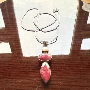Gorgeous Sterling Silver 925 Genuine Pearl & Ruby Red Stone Necklace - Picture 1 of 11