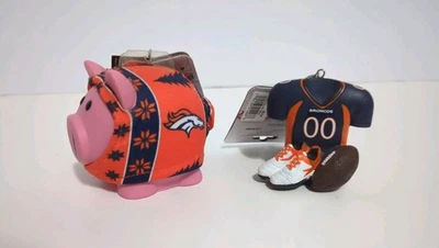 Lote de 2 camisetas Forever Collectibles Team Ornament Denver Broncos Piggy Bank Pig Foto 1 de 4