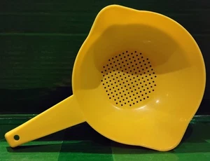 Tupperware Yellow Colander - Small - Vintage - Retro - 1970s - Picture 1 of 4
