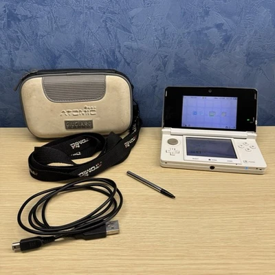 Console Portatile Nintendo 3DS Classic Bianco White Con Custodia E caricatore - Immagine 1 di 4