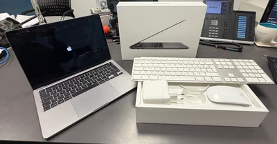 Apple MacBook Pro 13" (2020) – Intel Core i5, 16GB RAM, 500GB SSD, Mouse+Tast. - Bild 1 von 4