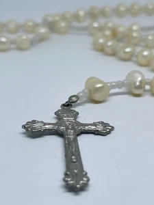 Rosario perle coltivate crema perle acqua dolce tono argento croce religiosa vintage - Foto 1 di 12