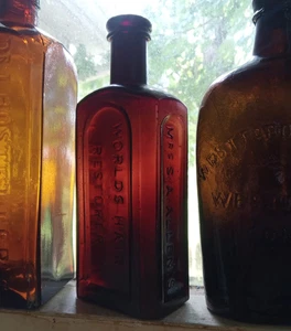 PRETTY STRAWBERRY PUCE MRS ALLENS WORLDS HAIR RESTORER APPLIED LIP 1860s BOTTLE - Picture 1 of 16