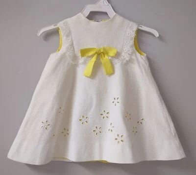 Vestido De Colección Ruth of Carolina Blanco Piqué Amarillo Sin Mangas Ojales Encaje Margaritas 12M Foto 1 de 4