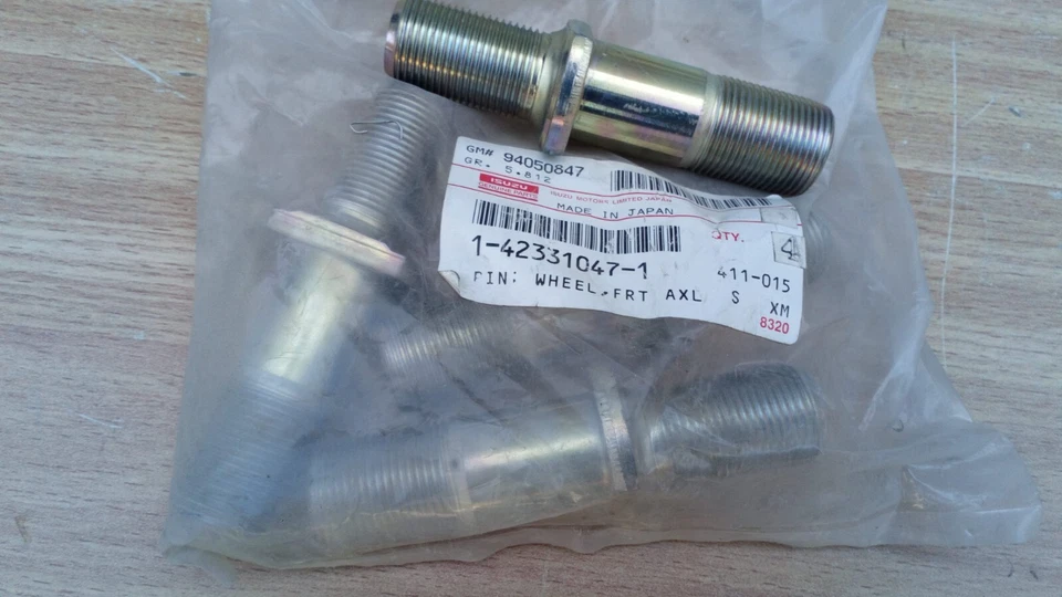 2x Pasador de rueda delantero derecho para camión Isuzu Bus 1423310471 OEM Foto 1 de 1