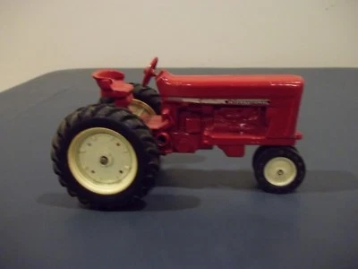 Tractor de colección International Harvester gasolina granja fila de cultivos uso general Foto 1 de 4