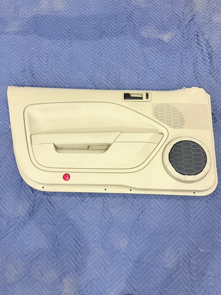 Внутренняя дверная панель передняя левая со стороны водителя для Ford Mustang 2005-2009 годов выпуска желтовато-коричневая - Изображение 1 из 4