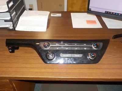 Kia Sedona 2015 aire acondicionado calefacción montado en el tablero, control manual de temperatura negro OEM. Foto 1 de 4