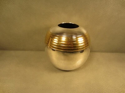 Jarrón contemporáneo plateado y latón Foto 1 de 4