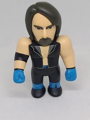 Kidrobot WWE Mini Figura Serie AJ Styles Foto 1 de 4