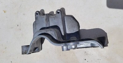 11 12 13 Infiniti G37 2010 motor cilindro izquierdo árbol de levas cubierta soporte VVT Foto 1 de 3