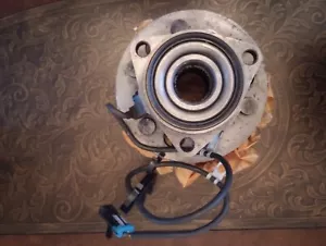 NOS Genuine GM 15997071 Left Front Hub & Bearing 95-00 4x4 Pickup Tahoe Yukon - Foto 1 di 7