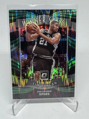 2023-24 Panini Donruss Optic Winner Stays Green Shock Prizm Tim Duncan #5 Salón de la fama Foto 1 de 2