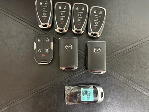 Lot Of 8 OEM Chevy GMC Mazda Hyundai - Picture 1 of 2