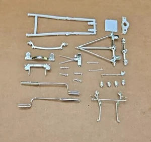 AMT 1/25 GEORGE BARRIS ALA KART CUSTOM PICKUP CHASSIS AND RELATED PARTS - Picture 1 of 3