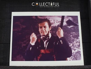 JAMES BOND - MOONRAKER - PHOTO/STILL - 007 (ROGER MOORE) IN PARACHUTE🔥310 - Picture 1 of 1