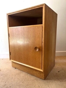 Original 1960s Vintage Mid Century Modern MEREDEW Bedside Cabinet in OAK - Picture 1 of 11