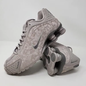 Nike Shox R4 Flat Pewter Floral HV0934-001 Women’s Size 7.5 - Picture 1 of 11