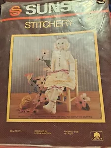 Sunset Stitchery Elizabeth bambola 18" vintage 1984 kit ricamo nuovo sigillato - Foto 1 di 2