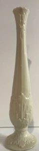 Lenox Florentine Acanthus Leaf Bud Vase Fluted 10 3/4 in, White Flower Vase, USA - Foto 1 di 2