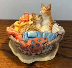 Lowell Davis HANKY PANKY Cat Laundry Basket Figurine 225298 RFD America 1989 - Picture 1 of 5