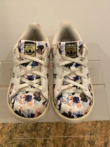 Adidas Niña’s Superstar Zapatos Talla 9K ART BB7083 Multicolor - Imagen 1 de 6