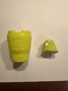 Müllpaket Serie 5 - Schleimiger Spuckball - seltene grüne Version - mit gelber Toilette - Bild 1 von 12