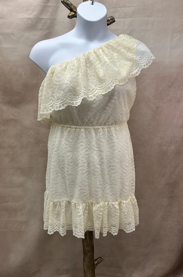 Vestido Love Fire Hombro Único Crema Encaje Ajuste y Acampanado Talla L Foto 1 de 4