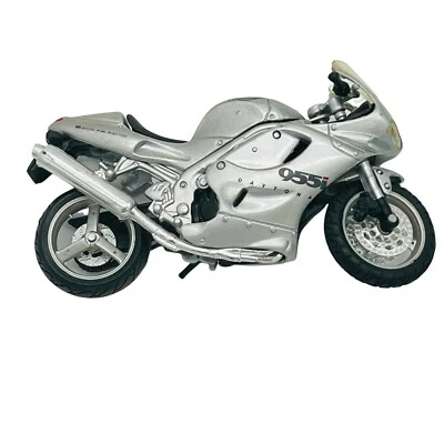 MAISTO 1:18 Silver Black DIECAST Triumph Daytona 955i MOTORCYCLE MODEL - Image 1 of 4