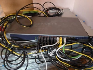 Commutateur 24 ports NETGEAR 10G/Multi-Gigabit Plus (XS724EM) - Photo 1/3