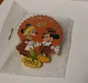 2002 Disneyland Cast Member Thanksgiving Pin Pilgrim Mickey & Minnie MINT IN BAG - Picture 1 of 2