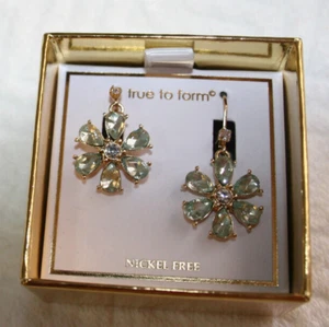 Flower Shaped dangle Earring Big green crystals zirconia Brass 1.5" long NIB - Picture 1 of 1