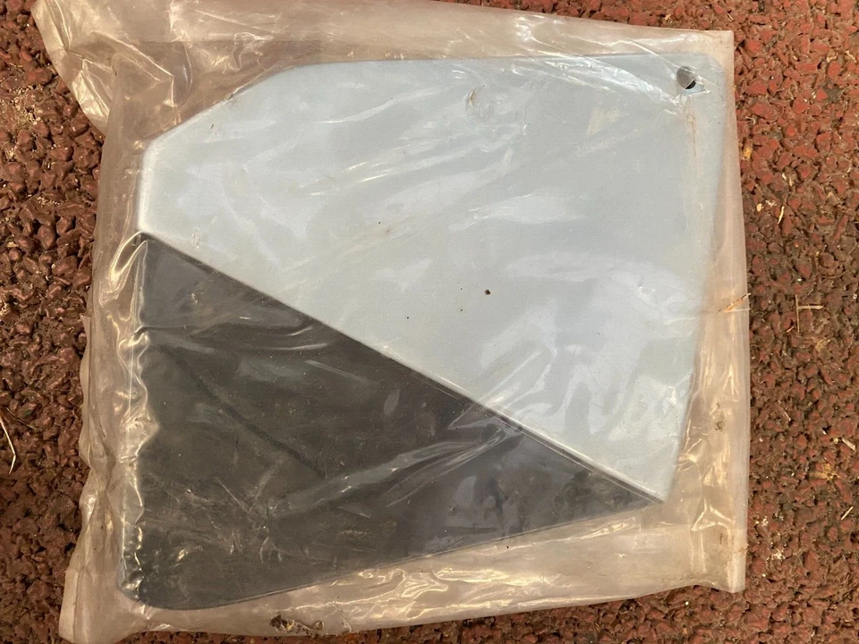 Tapa lateral izquierda Ducati Pantah 350 500 600 650 NOS Foto 1 de 1