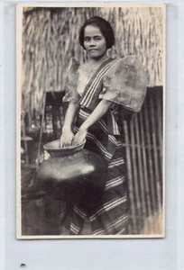 Philippines - Filipina woman with a water jar - REAL PHOTO - Publ. unknown - Picture 1 of 2