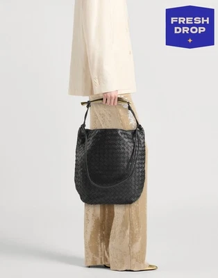 PVP €4500 BOTTEGA VENETA Bolso Hobo Grande Intrecciato Magnético Cuero Sardina Foto 1 de 4