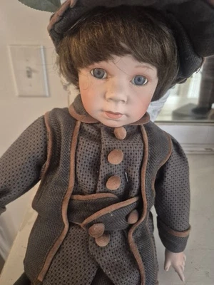 "Muñeco de porcelana vintage Franklin Mint Heirloom niño 18"" embrujado" Foto 1 de 4