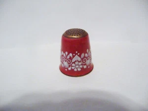 THIMBLE VINTAGE COPPER & RED ENAMEL AUSTRIA HANDPAINTED WHITE FLORAL DESIGN - Picture 1 of 5