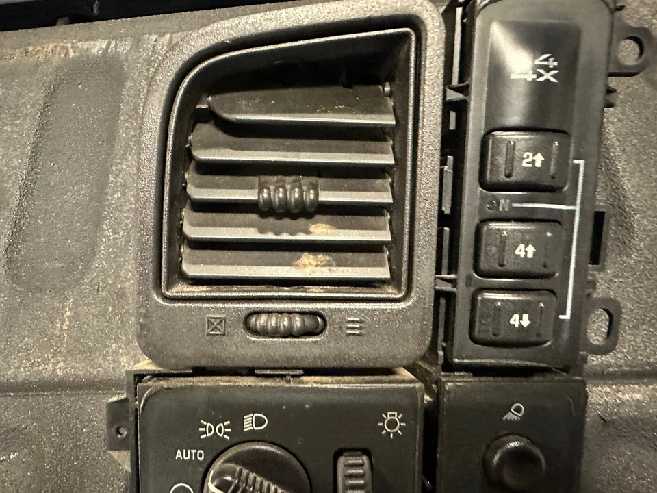 2007 Chevrolet Silverado 2500 interruptor de farol com conjunto de ventilação 15732033 4x4 - Imagem 1 de 4