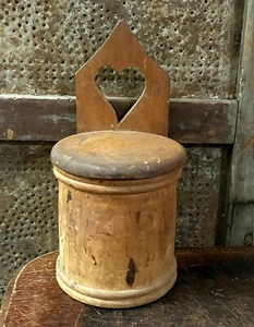 HERZ Ur Bauernhaus Holz Hänge Wand Gewürz Salz gedrechselt Rund Box AAFA - Bild 1 von 9