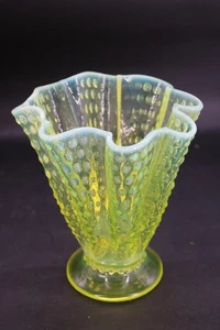 Vintage Fenton Topaz Hobnail Opalescent 8" Hankerchief Vase, EXCEPTIONAL!  RARE! - Picture 1 of 6