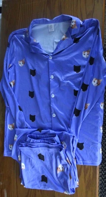 CONJUNTO DE PIJAMA FEMININO EM EXCELENTE ESTADO USADO ROSTO DE GATO ROXO DUAS PEÇAS -- TAMANHO MÉDIO M - Imagem 1 de 4