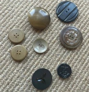 Vintage Oversize Round Buttons 8 pieces Browns - Picture 1 of 9
