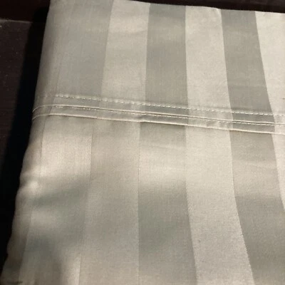 Sábana plana beige a rayas satén 100 % algodón talla KING Hotel Collection Foto 1 de 4